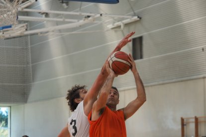 Imagen del I Torneo de baloncesto Veteranos Valladolid celebrado en el pabellón Lalo García.