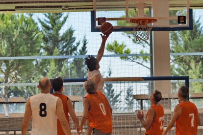 Imagen del I Torneo de baloncesto Veteranos Valladolid celebrado en el pabellón Lalo García.
