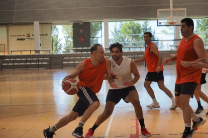 Imagen del I Torneo de baloncesto Veteranos Valladolid celebrado en el pabellón Lalo García.