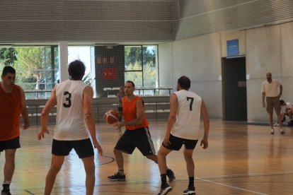 Imagen del I Torneo de baloncesto Veteranos Valladolid celebrado en el pabellón Lalo García.
