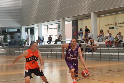 Imagen del I Torneo de baloncesto Veteranos Valladolid celebrado en el pabellón Lalo García.
