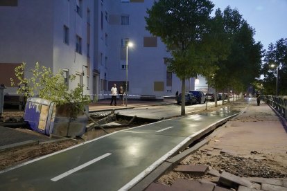 Reventón de una tubería en el paseo del Cauce de Valladolid.
