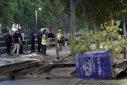 Reventón de una tubería en el paseo del Cauce de Valladolid.