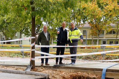 El gerente de AQUAVALL Pedro Arroyo (izq.) y el Concejal de Medio Ambiente Alejandro García Pellitero (der.) visitando la zona
