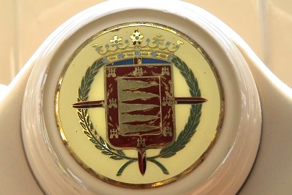 Escudo de Valladolid en el Renault 4-4.