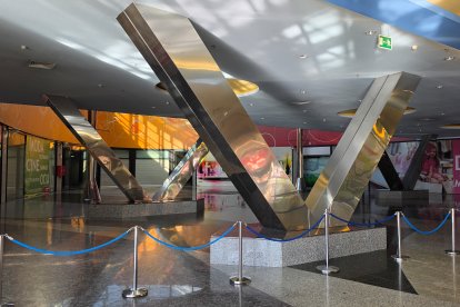 Interior del centro comercial Equinoccio