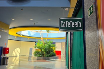 Interior del centro comercial Equinoccio
