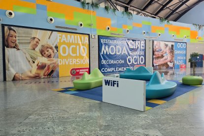 Interior del centro comercial Equinoccio