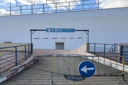 Acceso al aparcamiento subterráneo cerrado