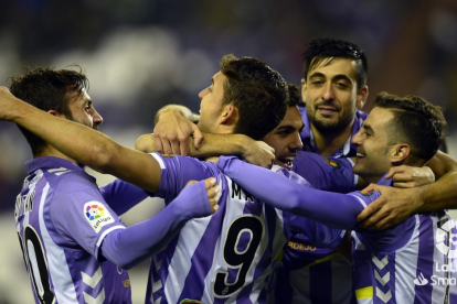 Celebración de uno de los goles del Real Valladolid 5-0 Mirandés del 2016.