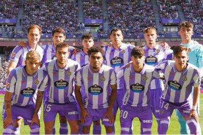 Equipo titular del Real Valladolid ante el Albacete.