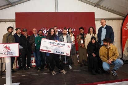Yon González durante el II Mundial de Micro Abierto de Poesía