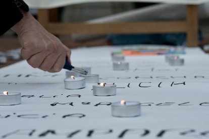 Concentración de pacientes de cáncer de mama y sus familiares con motivo del Día Internacional de la Lucha contra el Cáncer de Mama.