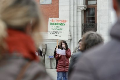 Concentración de pacientes de cáncer de mama y sus familiares con motivo del Día Internacional de la Lucha contra el Cáncer de Mama.