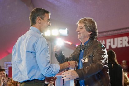Un momento del mitin de precampaña del PSOE en la Cúpula del Milenio en Valladolid.