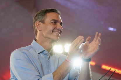 Un momento del mitin de precampaña del PSOE en la Cúpula del Milenio en Valladolid.