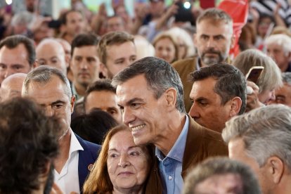 Un momento del mitin de precampaña del PSOE en la Cúpula del Milenio en Valladolid.