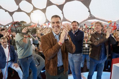 Un momento del mitin de precampaña del PSOE en la Cúpula del Milenio en Valladolid.
