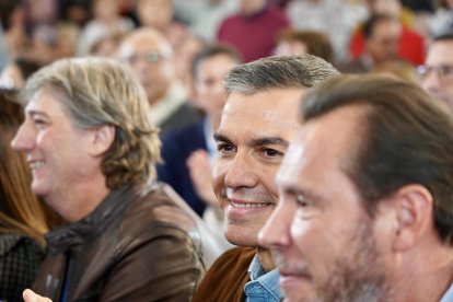 Un momento del mitin de precampaña del PSOE en la Cúpula del Milenio en Valladolid.