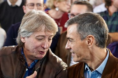 Un momento del mitin de precampaña del PSOE en la Cúpula del Milenio en Valladolid.