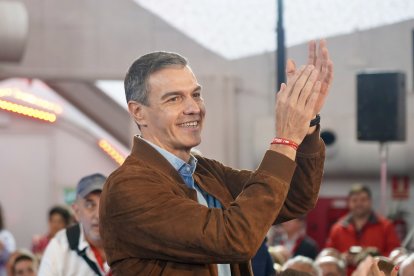 Un momento del mitin de precampaña del PSOE en la Cúpula del Milenio en Valladolid.