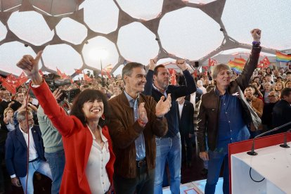 Un momento del mitin de precampaña del PSOE en la Cúpula del Milenio en Valladolid.
