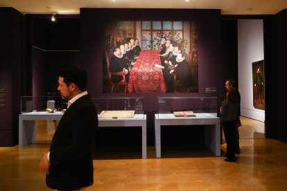 Al fondo de la imagen, 'La conferencia de paz de Somerset House'.