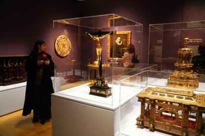 La exposición también se asoma a la dimensión religiosa de la época.