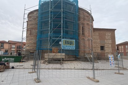 Imagen actual de las obras de la iglesia de Muriel de Zapardiel
