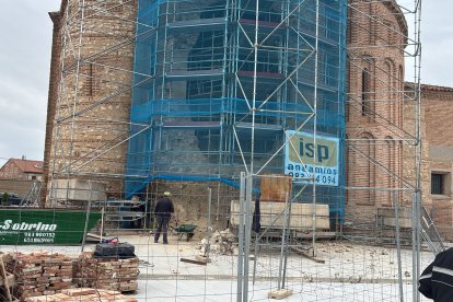 Imagen actual de las obras de la iglesia de Muriel de Zapardiel