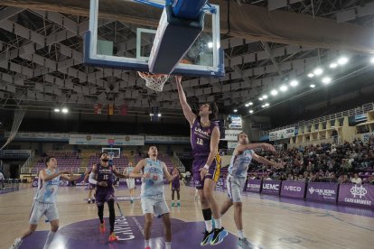Imagen del partido de 1/16 de final de la copa España entre el UEMC Baloncesto Valladolid de Segunda FEB y el Partizán Fuenlabrada de Primera FEB.