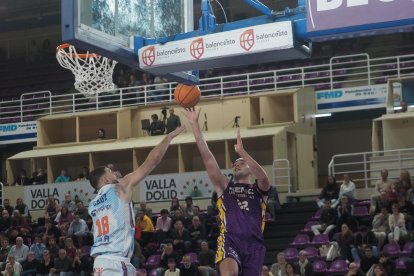 Imagen del partido de 1/16 de final de la copa España entre el UEMC Baloncesto Valladolid de Segunda FEB y el Partizán Fuenlabrada de Primera FEB.