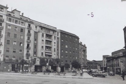 Vista de la plaza Tenerías desde la calle San Ildefonso en 1964