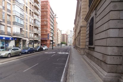 Calle San Ildefonso tras la pavimentación con la campaña de renovación del aglomerado asfáltico en 2014