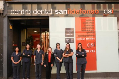 Claudia Morales Meléndez, María, Estefanía, Tamara, Valentina y Andrea son el equipo del centro dental San Ildefonso M &M en el número 1