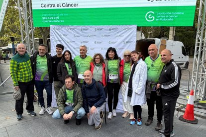 Ana Redondo y Jacinto Canales con parte del Grupo Municipal del PSOE y los investigadores.