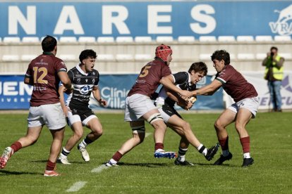 Imagen del duelo en Pepe Rojo entre Vulcanizados Álvarez El Salvador y Silicius Alcobendas.