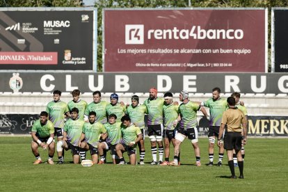 Imagen del duelo en Pepe Rojo entre Vulcanizados Álvarez El Salvador y Silicius Alcobendas.
