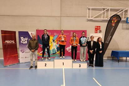 Podio del Torneo nacional de Espada femenino.