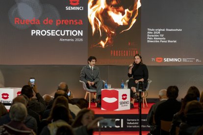 El director de 'Prosecution', Faraz Shariat, en la rueda de prensa de presentación