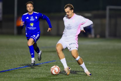 Una acción del partido entre Covadonga y Real Valladolid en Copa del Rey.