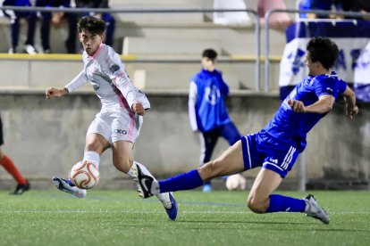 Una acción del partido entre Covadonga y Real Valladolid en Copa del Rey.