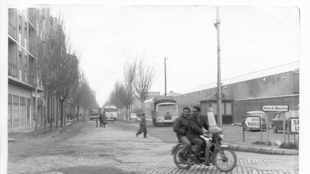 Vista del paseo de Farnesio desde el cruce con la avenida de Segovia en 1960