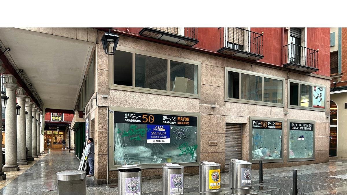 Local entre la Plaza Mayor y la calle Reina de Valladolid en el que Starbucks abrirá una cafetería. - EUROPA PRESS