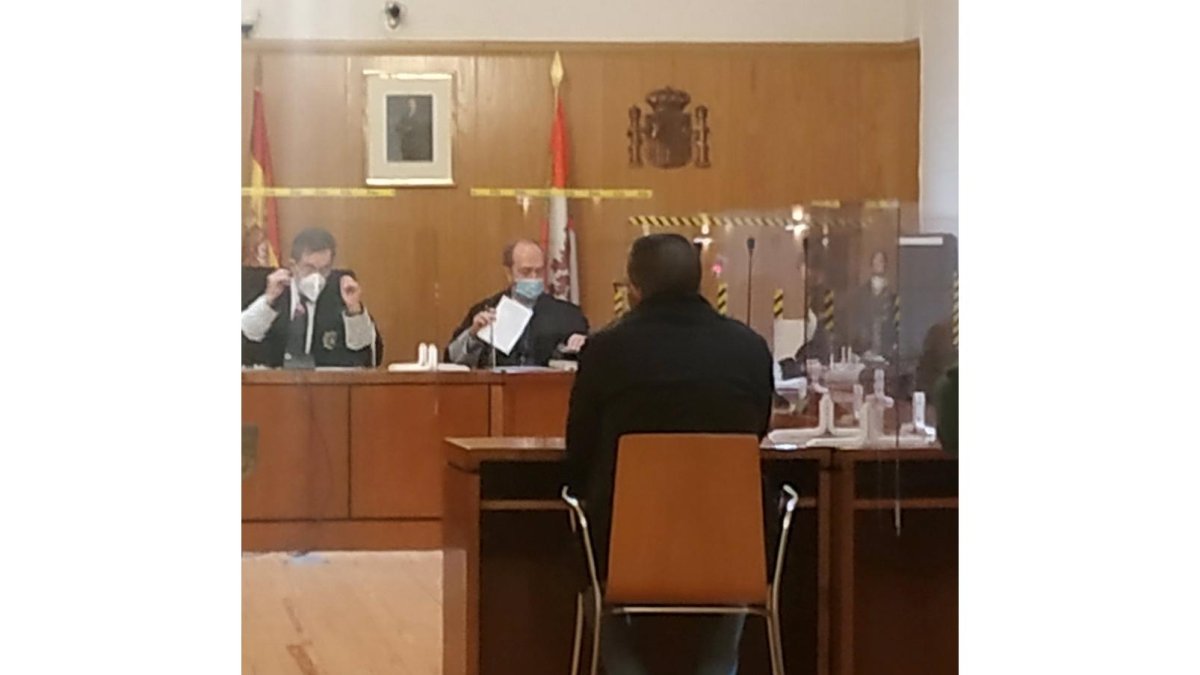 El acusado, durante el juicio celebrado este lunes en la Audiencia de Valladolid. - EUROPA PRESS.