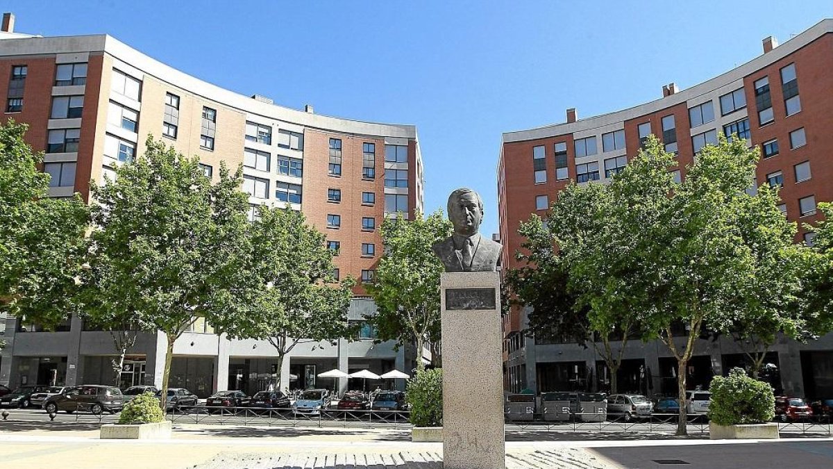 Plaza Marcos Fernández de Parquesol.-J.M. LOSTAU