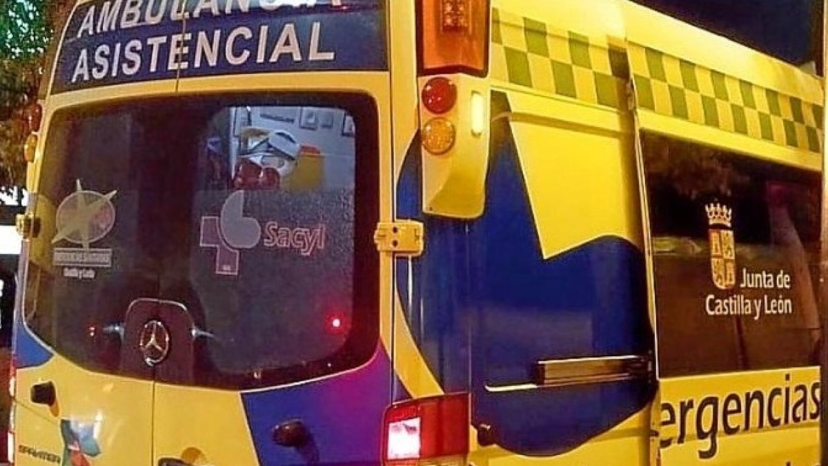 Imagen de archivo de una ambulancia de Sacyl. - E. M.