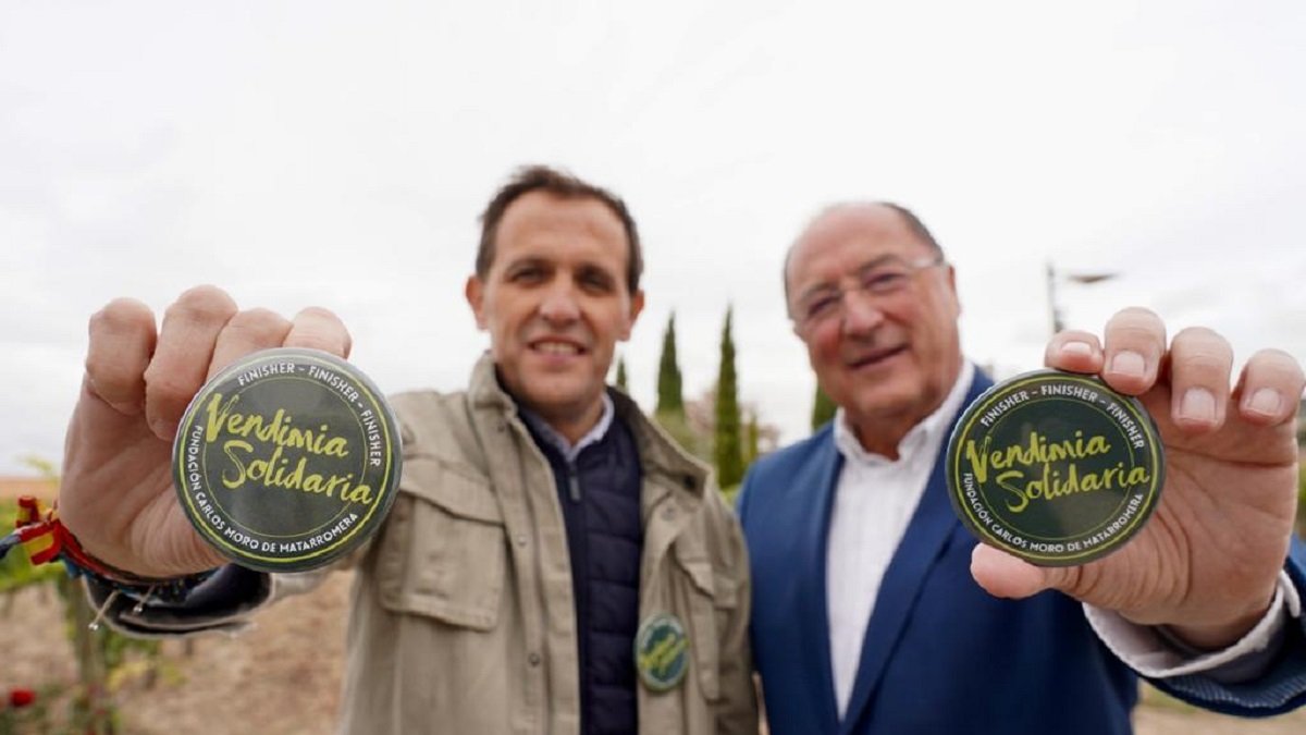En la imagen el presidente de la Diputación, Conrado Íscar, junto a Carlos Moro, el presidente de la fundación. - ICAL