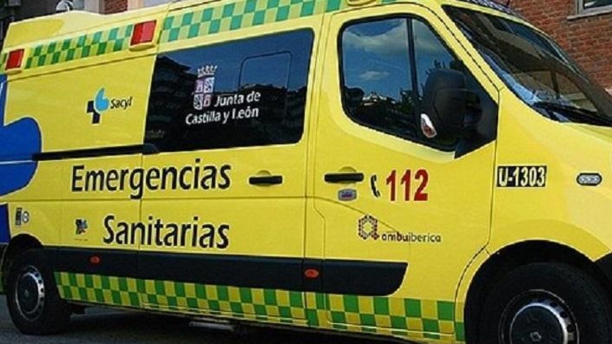 Ambulancia del Sacyl.- E. M.