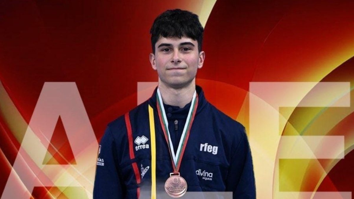 Alejandro Toribio, con su bronce.